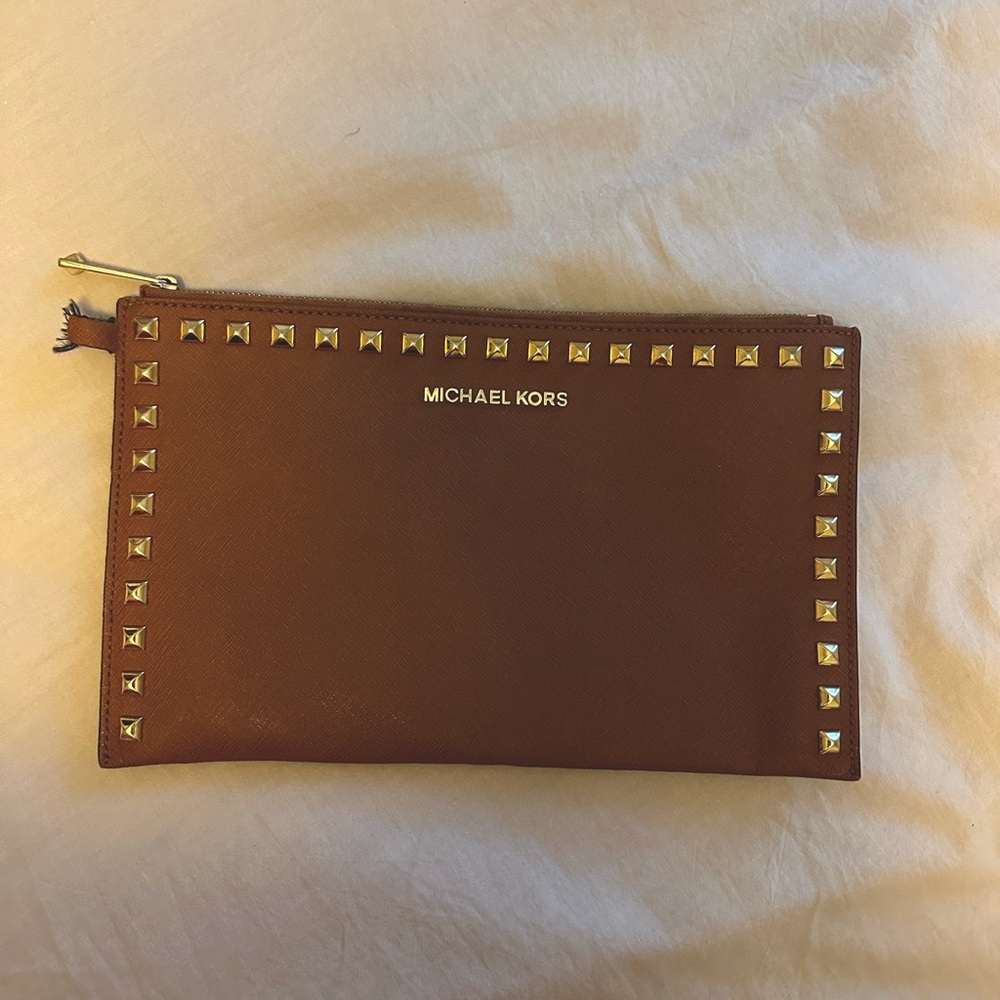 Michael Kors Large Wristlet Brown Leather Jet Set Gold Pyramid Studs Zip